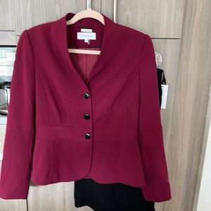 New ladies suit.  Classic lines.  Beautiful color. Perfect for fall, winter.